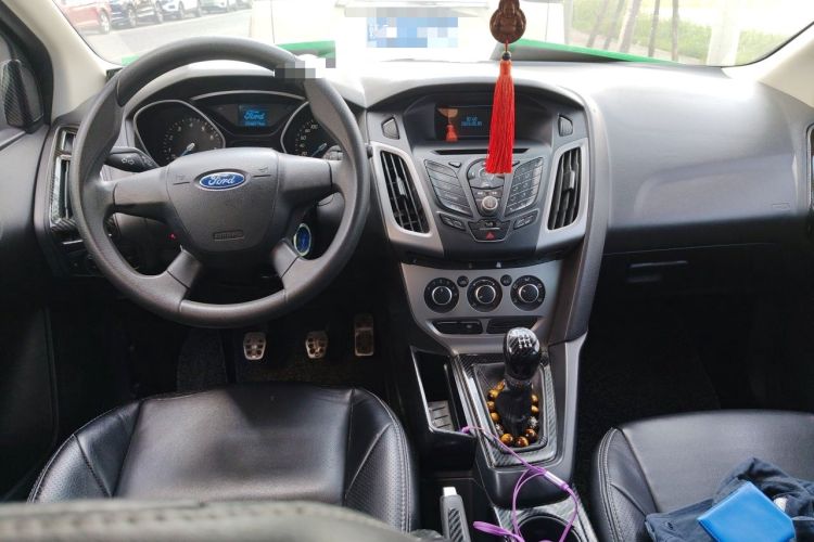 Used Ford Focus 2012 Hatchback 1.6L Manual Comfort Model Center Console