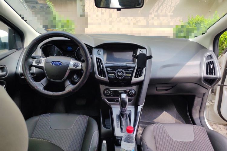Used Ford Focus 2012 Sedan 1.6L Automatic Fashion Edition Center Console