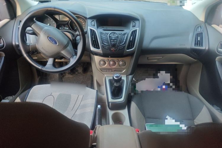 Used Ford Focus 2012 Sedan 1.6L Manual Comfort Model Center Console