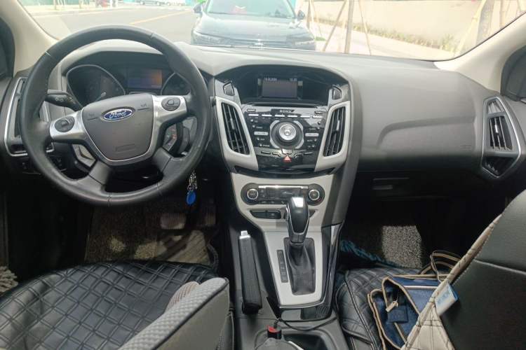 Used Ford Focus 2012 Hatchback 2.0L Automatic Luxury Sport Model Center Console