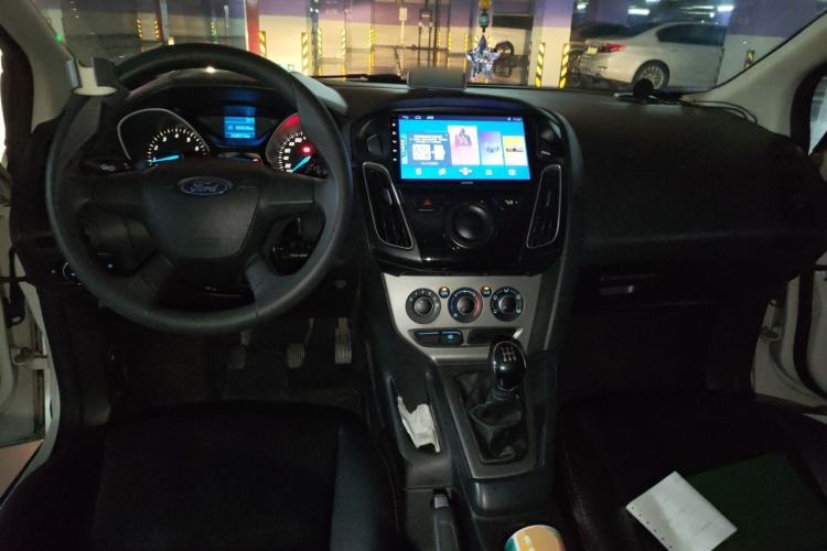 Used Ford Focus 2012 Hatchback 1.6L Manual Comfort Model Center Console