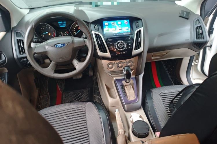 Used Ford Focus 2012 Sedan 1.6L Automatic Comfort Model Center Console