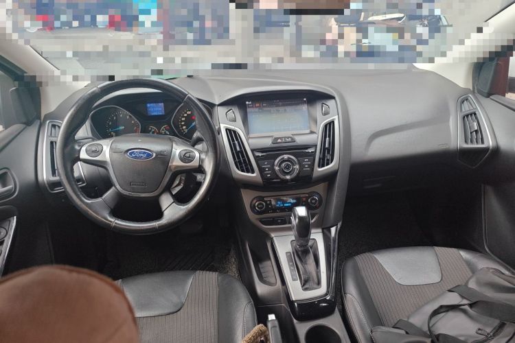 Used Ford Focus 2012 Sedan 1.6L Automatic Fashion Edition Center Console