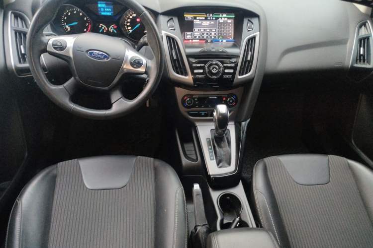 Used Ford Focus 2012 Hatchback 1.6L Automatic Fashion Edition Center Console