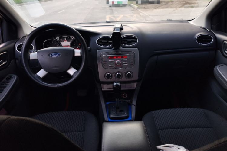 Used Ford Focus 2012 Hatchback Classic 1.8L Automatic Base Model Center Console