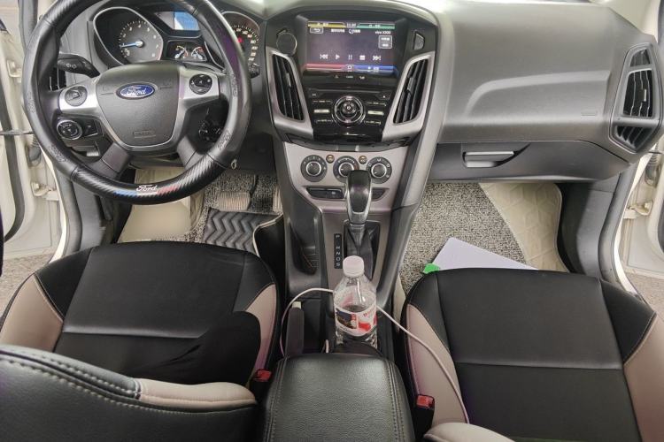 Used Ford Focus 2012 Hatchback 1.6L Automatic Comfort Model Center Console