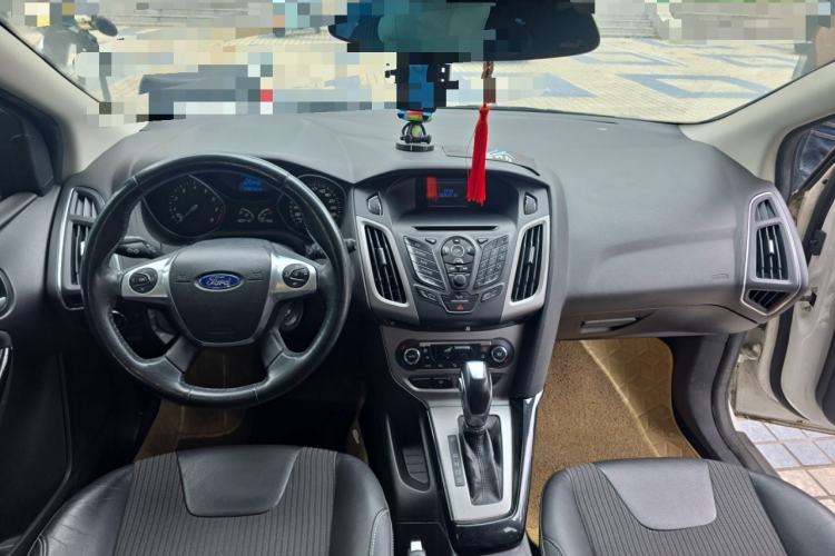 Used Ford Focus 2012 Hatchback 1.6L Automatic Fashion Edition Center Console