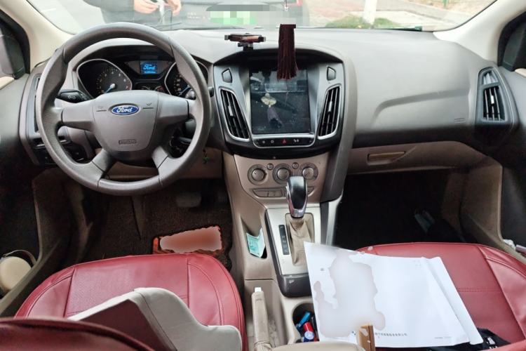 Used Ford Focus 2012 Sedan 1.6L Automatic Comfort Model Center Console