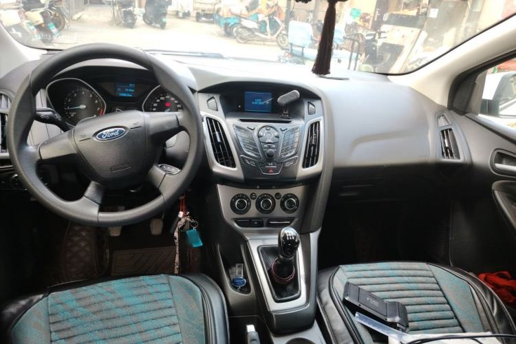 Used Ford Focus 2012 Hatchback 1.6L Manual Comfort Model Center Console