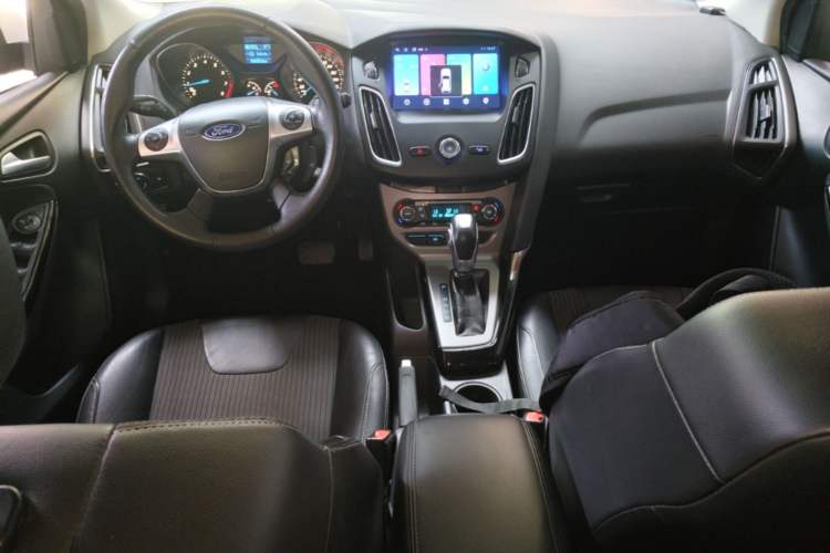 Used Ford Focus 2012 Hatchback 1.6L Automatic Fashion Edition Center Console