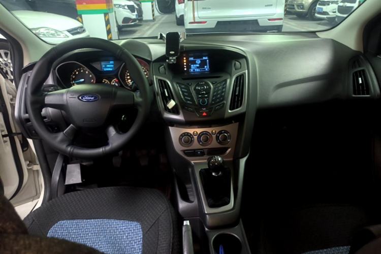 Used Ford Focus 2012 Hatchback 1.6L Manual Comfort Model Center Console