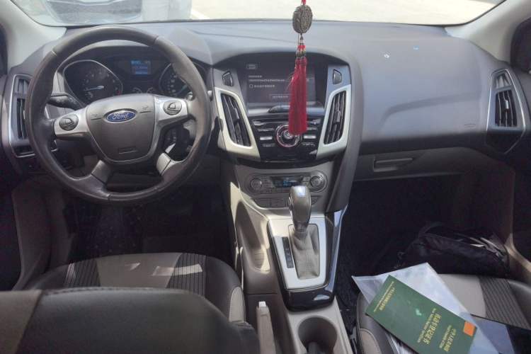 Used Ford Focus 2012 Sedan 1.6L Automatic Fashion Edition Center Console
