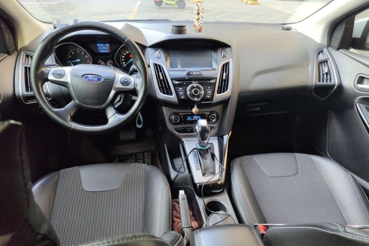 Used Ford Focus 2012 Hatchback 1.6L Automatic Fashion Edition Center Console