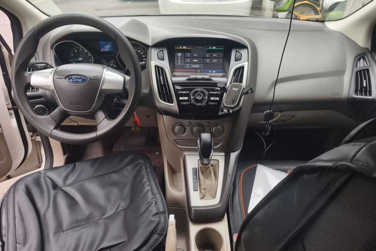 Used Ford Focus 2012 Sedan 1.6L Automatic Comfort Model Center Console