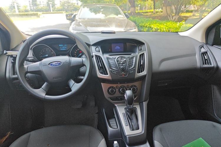 Used Ford Focus 2012 Hatchback 1.6L Automatic Comfort Model Center Console