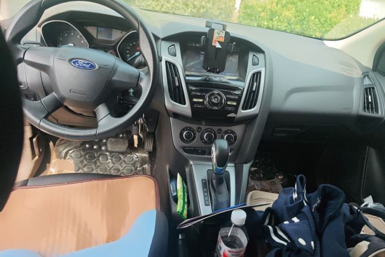 Used Ford Focus 2012 Hatchback 1.6L Automatic Comfort Model Center Console