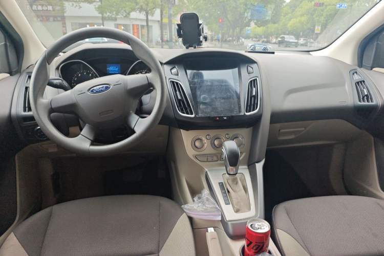 Used Ford Focus 2012 Sedan 1.6L Automatic Comfort Model Center Console
