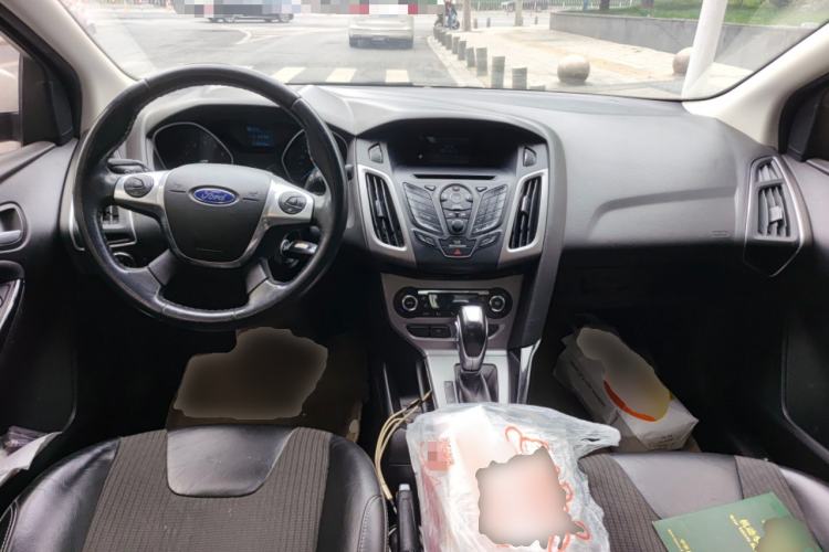 Used Ford Focus 2012 Sedan 1.6L Automatic Fashion Edition Center Console