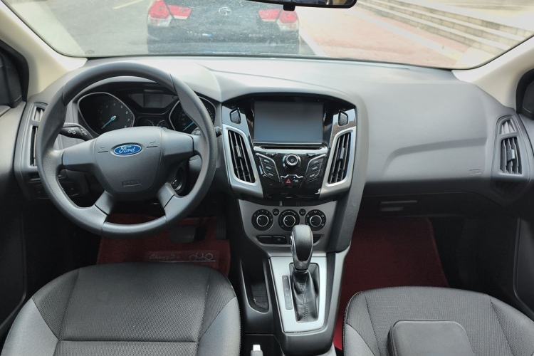 Used Ford Focus 2012 Hatchback 1.6L Automatic Comfort Model Center Console