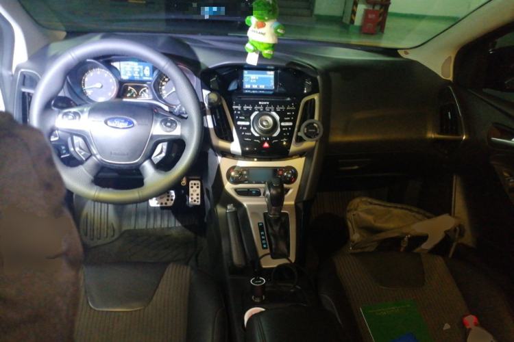 Used Ford Focus 2012 Hatchback 2.0L Automatic Luxury Sport Model Center Console