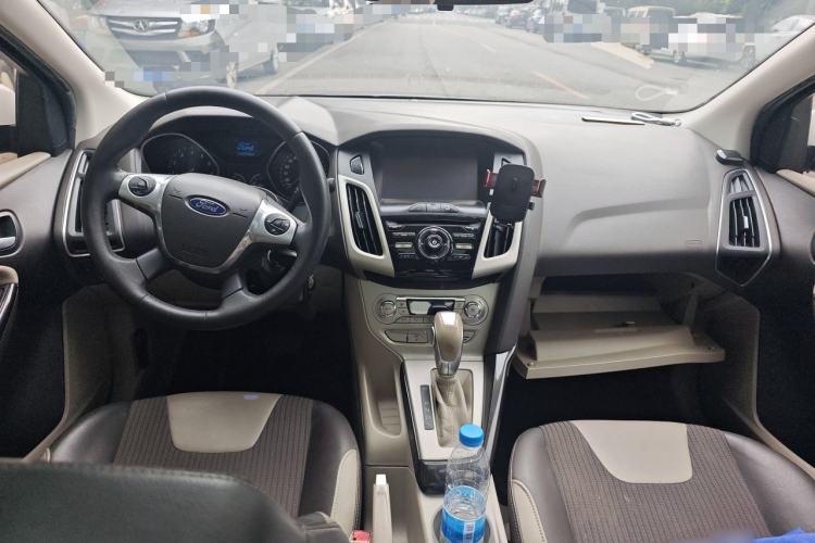 Used Ford Focus 2012 Sedan 1.6L Automatic Fashion Edition Center Console