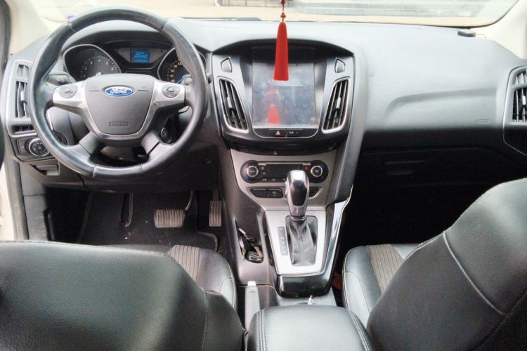 Used Ford Focus 2012 Sedan 1.6L Automatic Fashion Edition Center Console