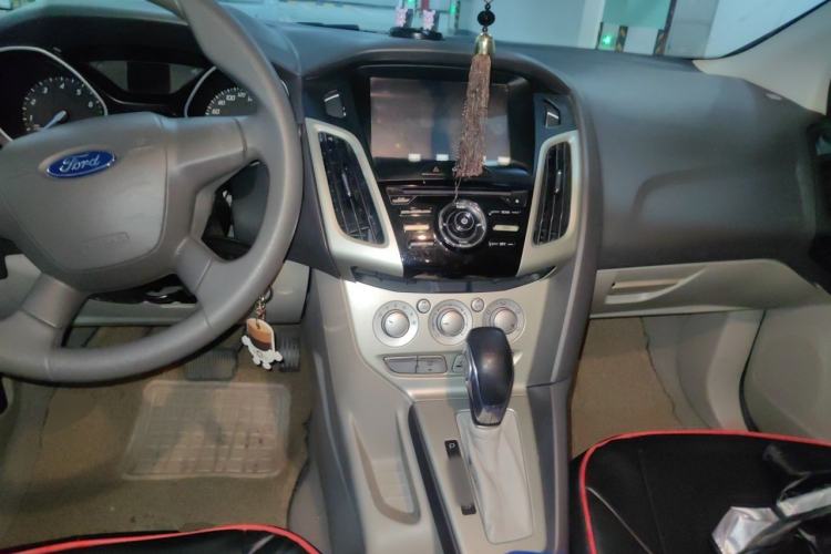 Used Ford Focus 2012 Sedan 1.6L Automatic Comfort Model Center Console