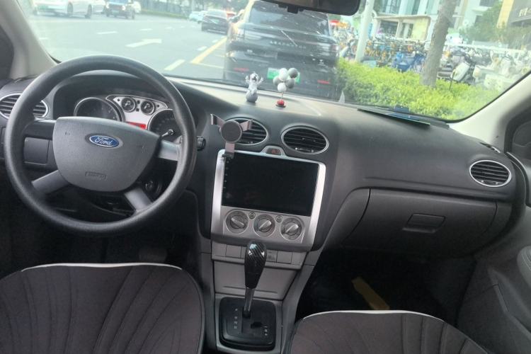 Used Ford Focus 2012 Hatchback Classic 1.8L Automatic Base Model Center Console