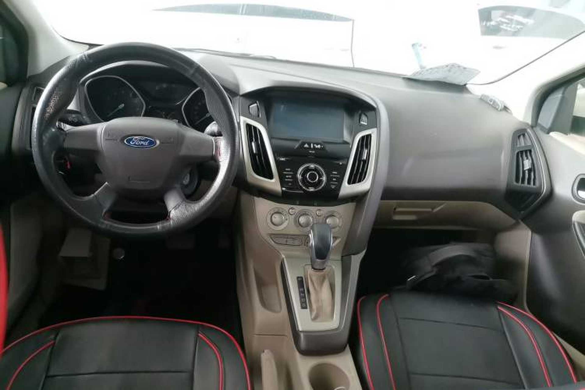 Used Ford Focus 2012 Sedan 1.6L Automatic Comfort Model Center Console