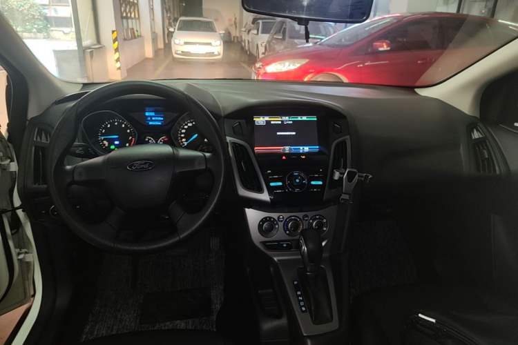 Used Ford Focus 2012 Hatchback 1.6L Automatic Comfort Model Center Console