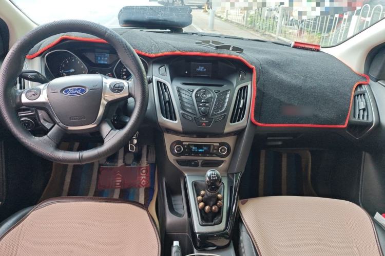 Used Ford Focus 2012 Hatchback 1.6L Manual Fashion Edition Center Console