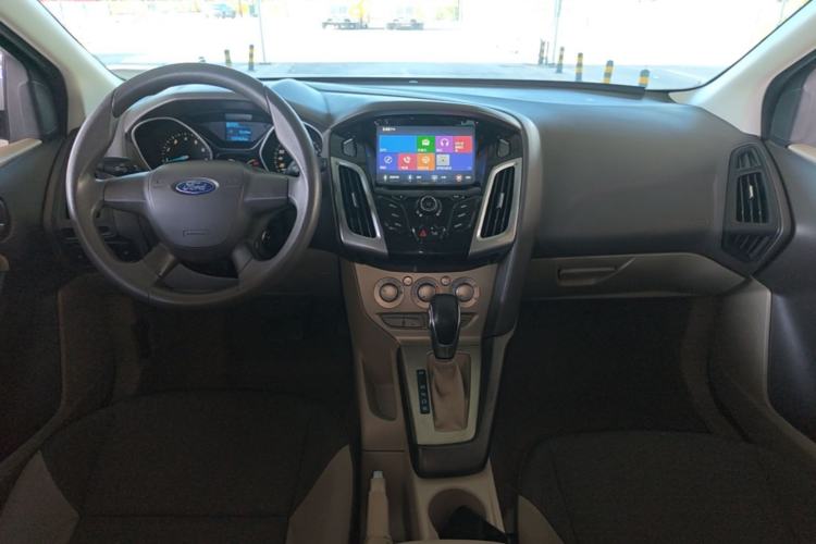 Used Ford Focus 2012 Sedan 1.6L Automatic Comfort Model Center Console