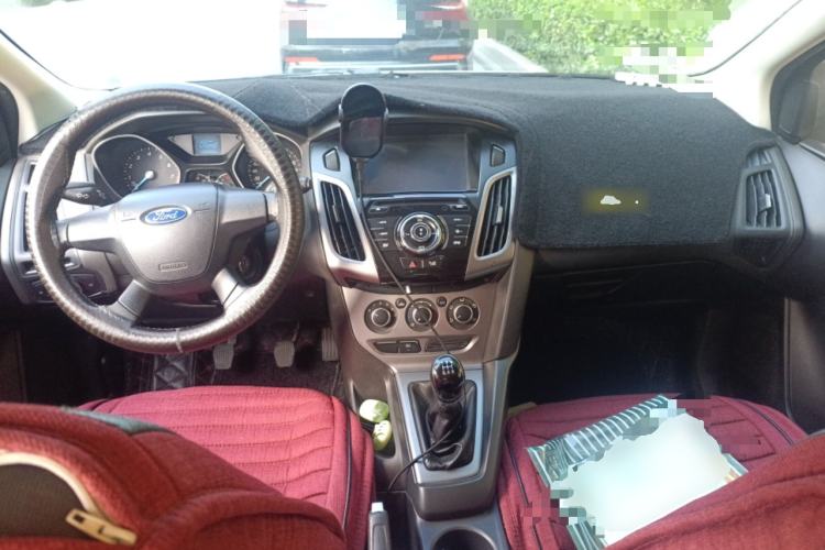 Used Ford Focus 2012 Hatchback 1.6L Manual Comfort Model Center Console
