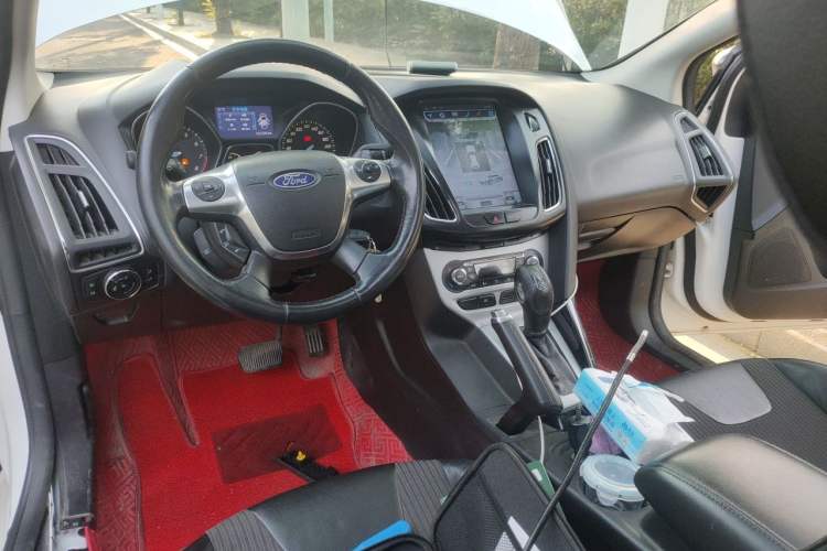 Used Ford Focus 2012 Hatchback 2.0L Automatic Luxury Sport Model Center Console