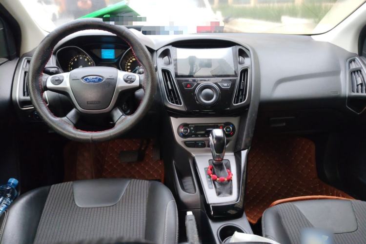 Used Ford Focus 2012 Sedan 1.6L Automatic Fashion Edition Center Console