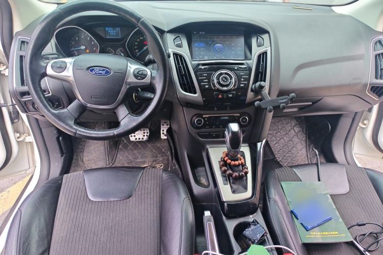 Used Ford Focus 2012 Hatchback 1.6L Automatic Fashion Edition Center Console