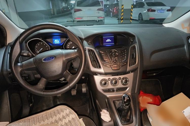 Used Ford Focus 2012 Hatchback 1.6L Manual Comfort Model Center Console