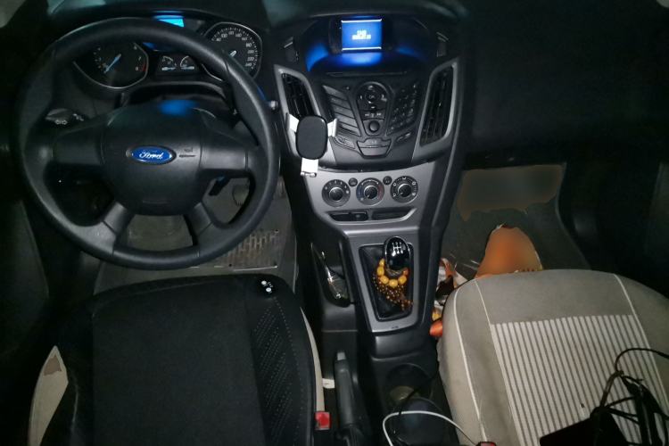 Used Ford Focus 2012 Hatchback 1.6L Manual Comfort Model Center Console