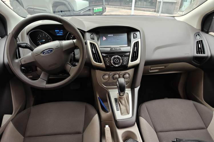 Used Ford Focus 2012 Sedan 1.6L Automatic Comfort Model Center Console