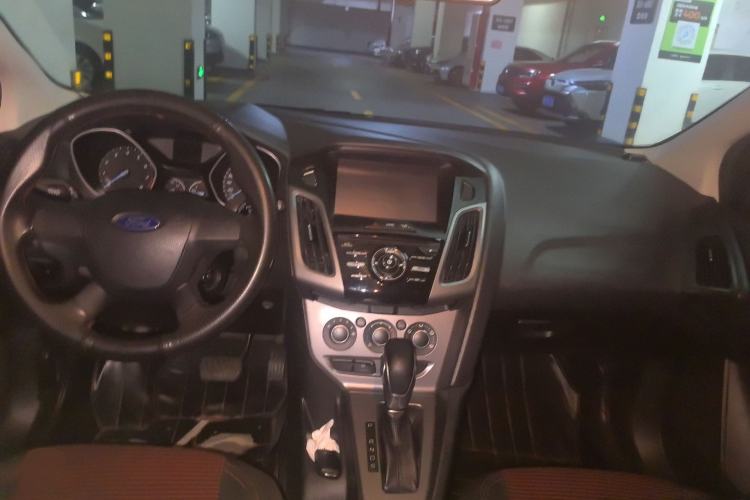 Used Ford Focus 2012 Hatchback 1.6L Automatic Comfort Model Center Console