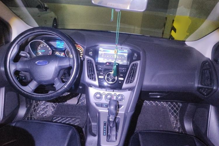 Used Ford Focus 2012 Hatchback 1.6L Automatic Comfort Model Center Console