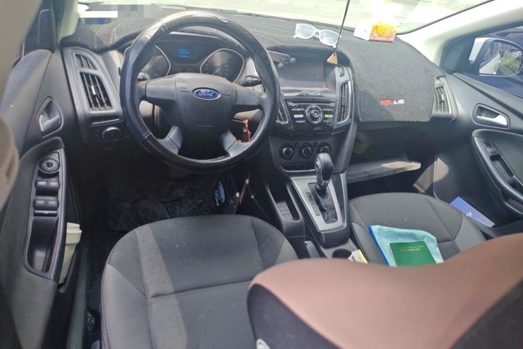 Used Ford Focus 2012 Hatchback 1.6L Automatic Comfort Model Center Console