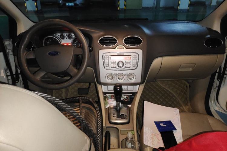 Used Ford Focus 2012 Hatchback Classic 1.8L Automatic Fashion Edition Center Console