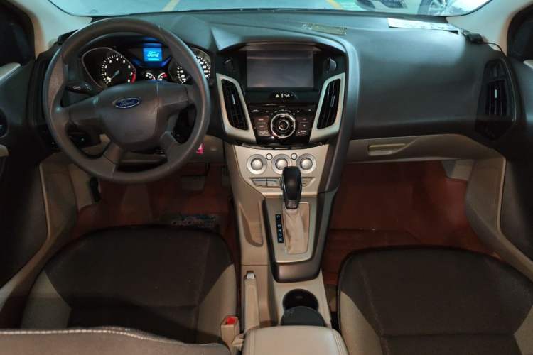 Used Ford Focus 2012 Sedan 1.6L Automatic Comfort Model Center Console