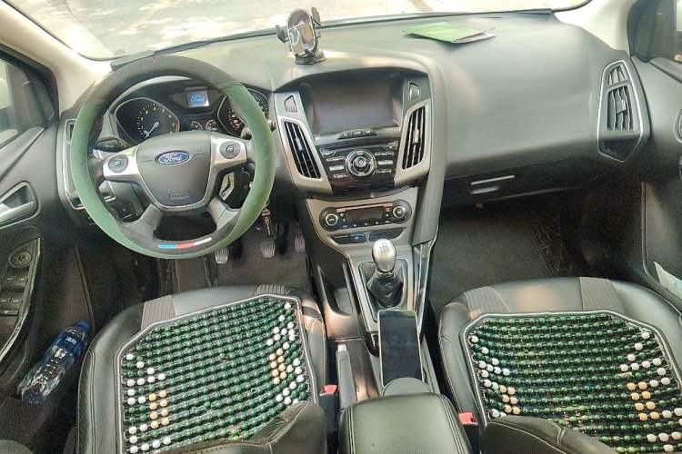 Used Ford Focus 2012 Hatchback 1.6L Manual Fashion Edition Center Console