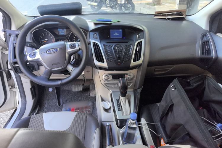 Used Ford Focus 2012 Hatchback 1.6L Automatic Fashion Edition Center Console