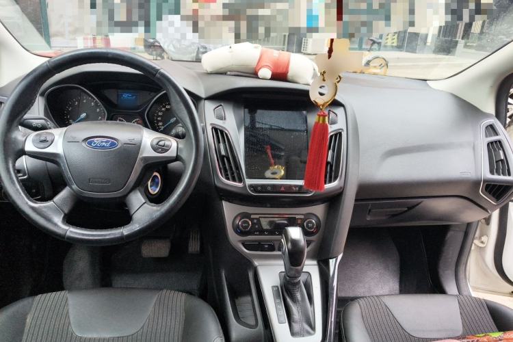 Used Ford Focus 2012 Sedan 1.6L Automatic Fashion Edition Center Console