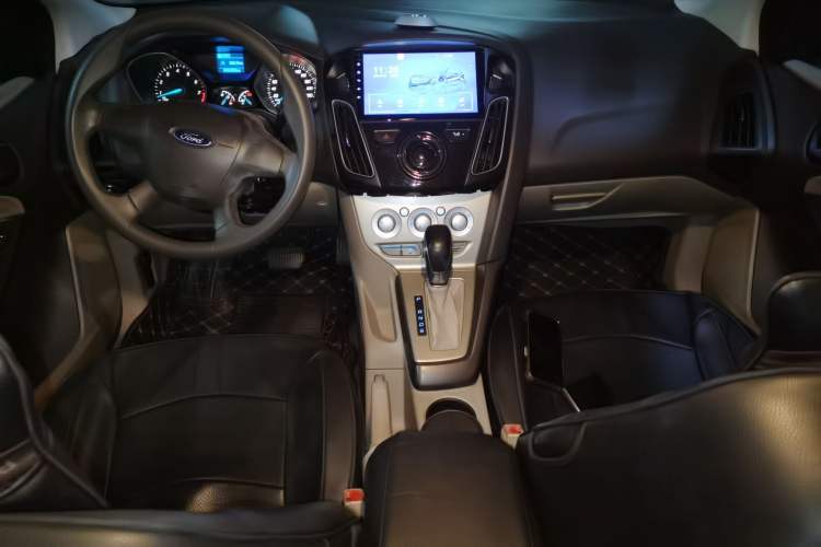 Used Ford Focus 2012 Sedan 1.6L Automatic Comfort Model Center Console