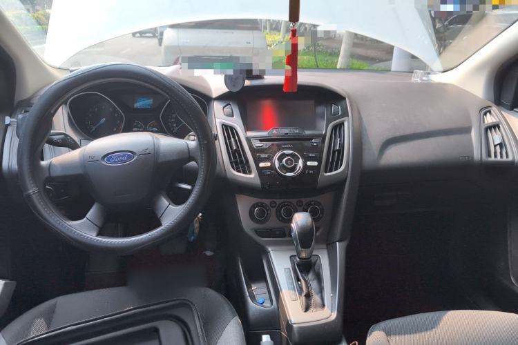 Used Ford Focus 2012 Hatchback 1.6L Automatic Comfort Model Center Console