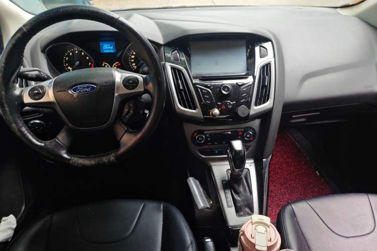 Used Ford Focus 2012 Sedan 1.6L Automatic Comfort Model Center Console